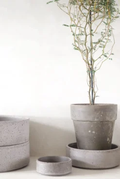 Underskåle|Hoff Krukke Serien^PLANT Hoff underskål, raw grey